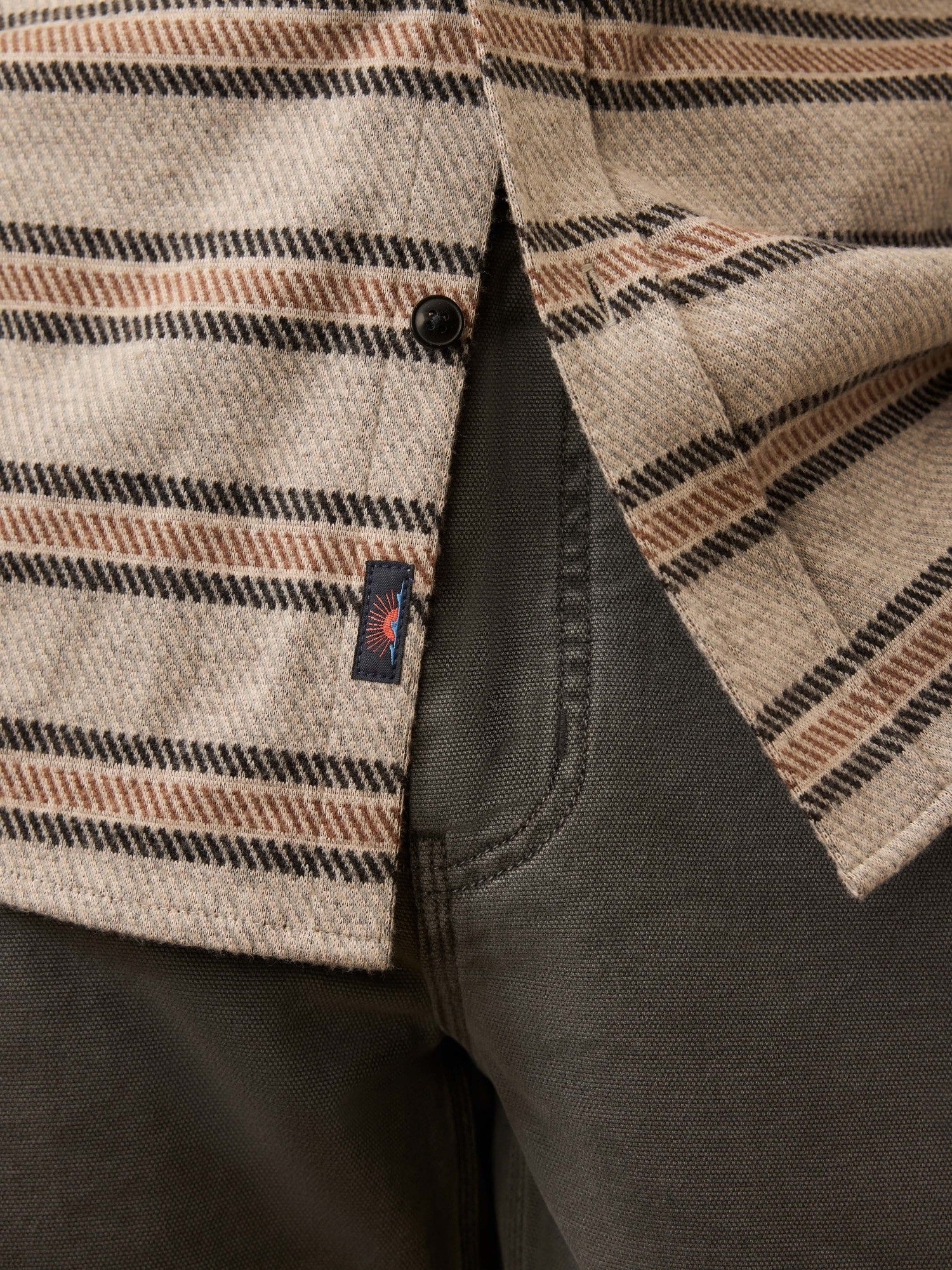LEGEND SWEATER SHIRT - L.E. & Chalk