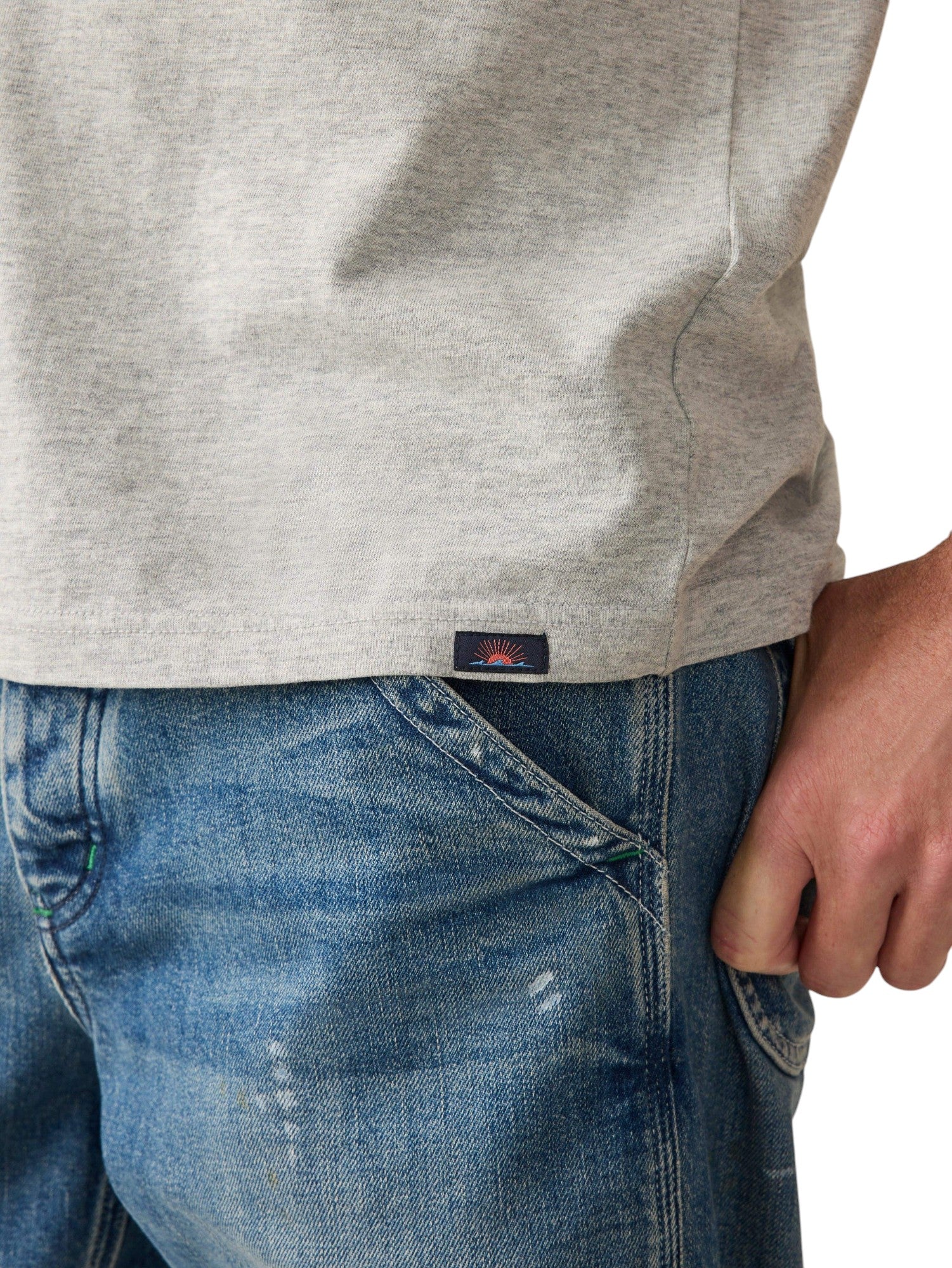 SUNWASHED POCKET TEE - L.E. &amp; Chalk